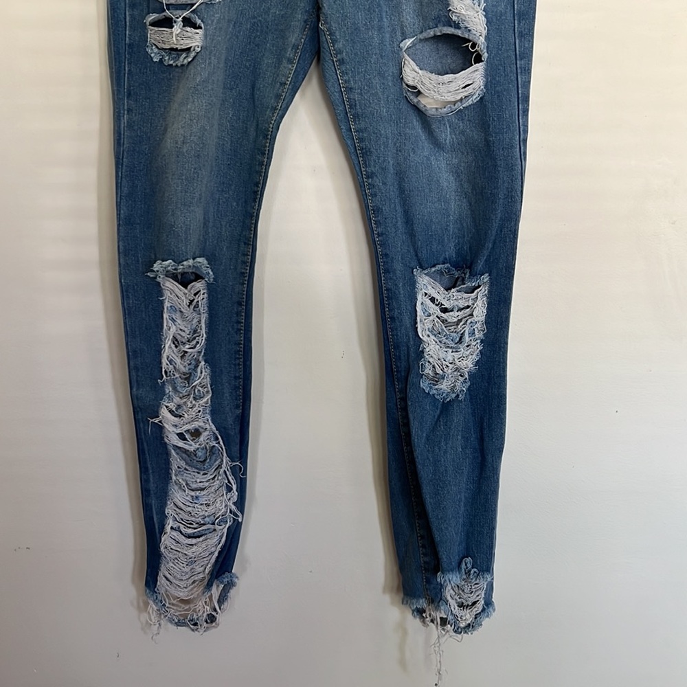 Distressed Jeans - Picture 3 of 9